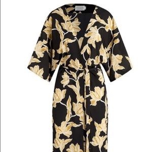 Brand new Maison du soir floral box of style robe